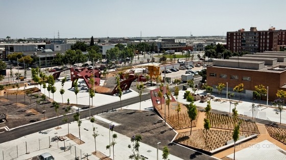 西班牙薩羅城中央區域的多功能結構設計