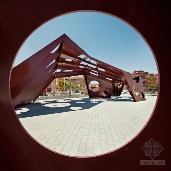 西班牙薩羅城中央區域的多功能結構設計