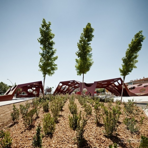 西班牙薩羅城中央區域的多功能結構設計