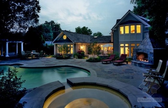 自由形態(tài)泳池的景觀設(shè)計(jì)