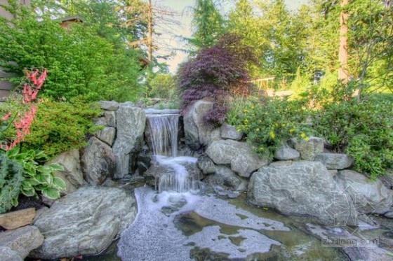 庭院內(nèi)獨特的瀑布景觀設(shè)計