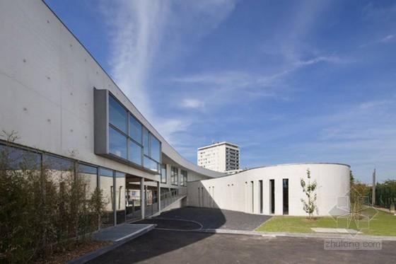 法國蒙達(dá)尼珍?幕琳學(xué)校曲型綠頂