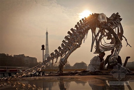 塞納河畔的霸王龍雕塑設計