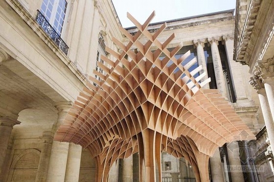 Robin Juzon設(shè)計(jì)的華夫餅型木亭