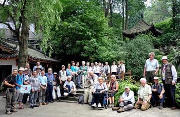 英國(guó)皇家園林學(xué)會(huì)考察四川峨眉山生物