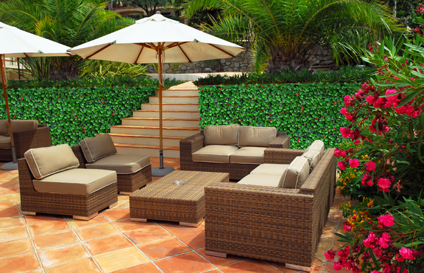 可是對于我們的生命活動卻有著舉足輕重的作用。如同食物中的維生素一樣,有人稱之為“空氣維生素”,更有人認為負氧離子與人類長壽有關,稱它為“長壽素”。其實,我們可以感受到負氧離子的存在。