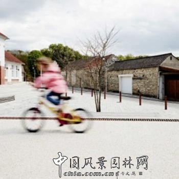 法國Guitrancourt小鎮(zhèn)中心廣場改造項目賞析