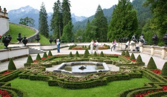 德國(guó)林德霍夫?qū)m局部外觀圖