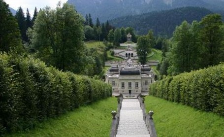 德國(guó)林德霍夫?qū)m局部外觀圖