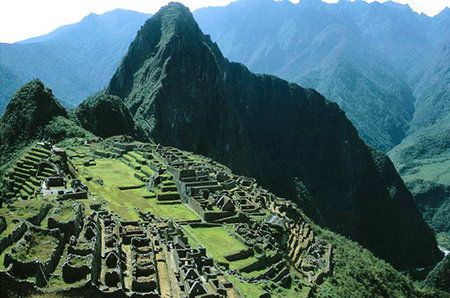 點擊瀏覽上一張 <p> 秘魯馬丘比丘城堡</p><p> <strong>七、秘魯馬丘比丘城堡</strong></p><p> 馬丘比丘被稱作印加帝國的“失落之城”。“馬丘比丘”在印加語中意為“古老的山巔”。古城海拔2280米,兩側都有高約600米的懸崖,峭壁下則是日夜奔流的烏魯班巴河。由于其圣潔、神秘、虔誠的氛圍,馬丘比丘被列入全球10大懷古圣地名單。</p><p> 馬丘比丘古城建于1460年左右,1911年被美國歷史學家海勒姆·賓厄姆(Hiram Bingham)所發現,從此便成為秘魯最受歡迎的旅游勝地,每年吸引50萬游客前來參觀。馬丘比丘古城擁有200座各式建筑,不過由于位于地質斷層帶, 游客的不斷涌入令古城古老的石基日益受到磨損和破壞。而遺址周圍的商業開發使馬丘比丘古城面臨著山崩威脅,令這座古城隨時都有從地球上消失的可能性。</p><p> 為遏制這一趨勢,秘魯政府最近將每天參觀馬丘比丘古城的游客限制在500人,同時古城每年關閉一個月,對受損建筑進行修繕。但是,補救措施為時已晚。</p><p> <strong>消失原因:</strong>旅游破壞 </p>