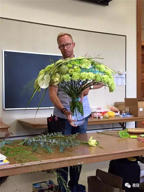 7_副本.jpg 彩掌切花作品欣賞