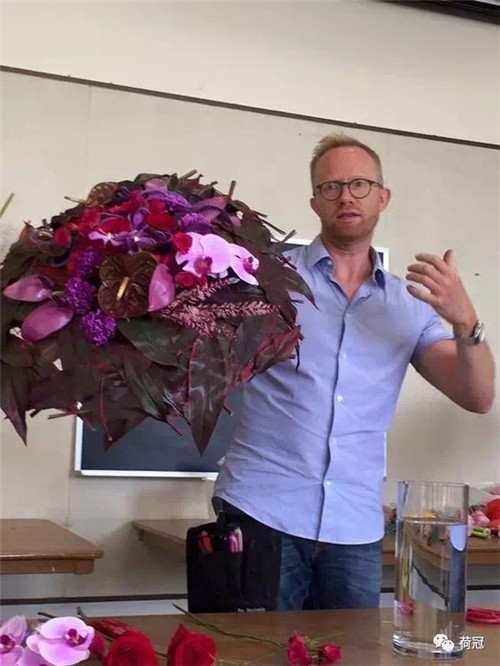 8_副本.jpg 彩掌切花作品欣賞