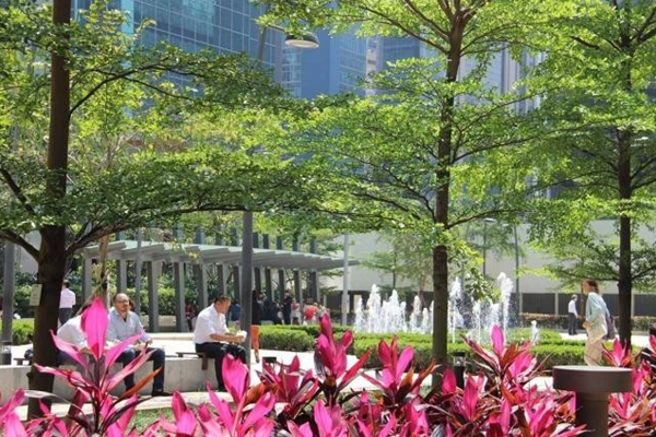 仿中古式花園——香港港灣道花園景觀