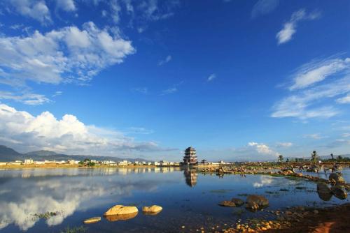 青華海回歸山間盆地是城市發(fā)展智慧