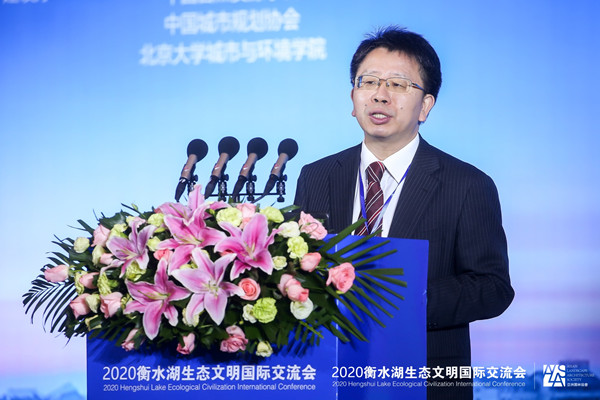 北京大學(xué)城市與環(huán)境學(xué)院院長賀燦飛致辭