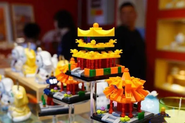 北京中軸線上創意市集亮相景山公園