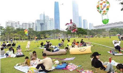 廣州：公園綠地請市民躺草坪