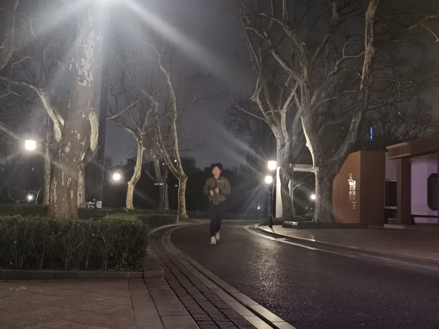 24小時(shí)公園不斷建成 會(huì)有多少人來夜游？