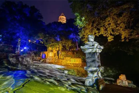 江蘇蘇州:夜游園林人氣旺