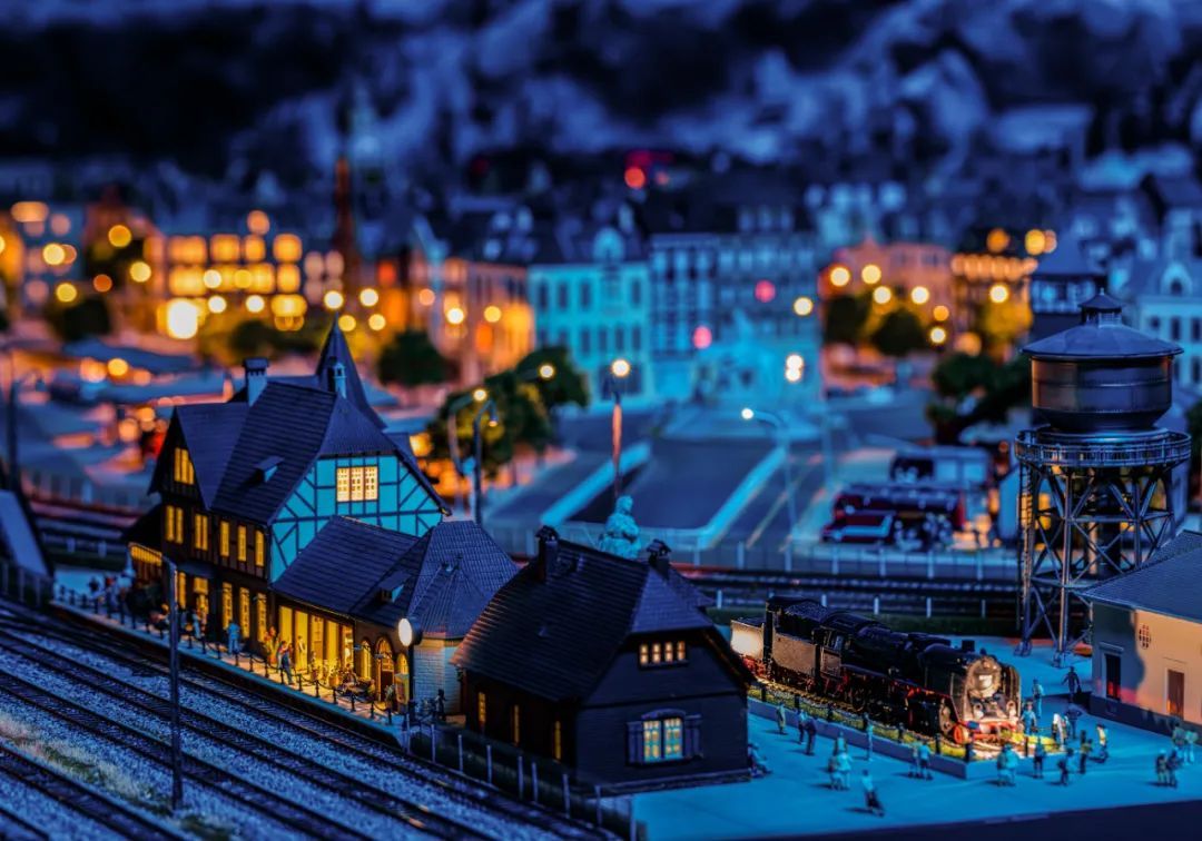 國(guó)內(nèi)首家火車模型主題微縮景觀主題樂(lè)園開園