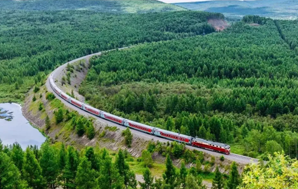 搭乘旅游列車 徜徉在中華文明風景線上
