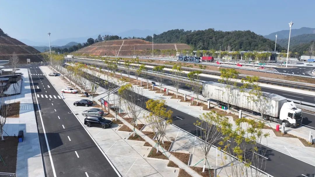 綠韻盛景與貼心服務——龍尋高速吉祥服務區