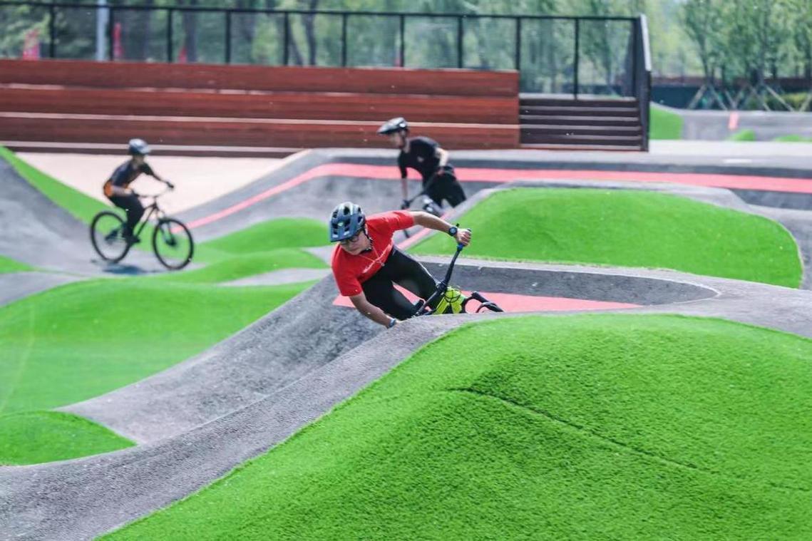 人民日?qǐng)?bào):一起去公園里看看健身新場(chǎng)景